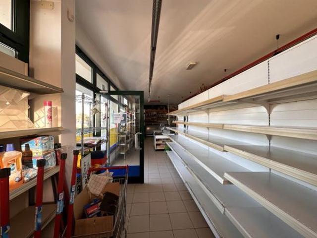 Locale Commerciale in affitto a Malcontenta, Mira