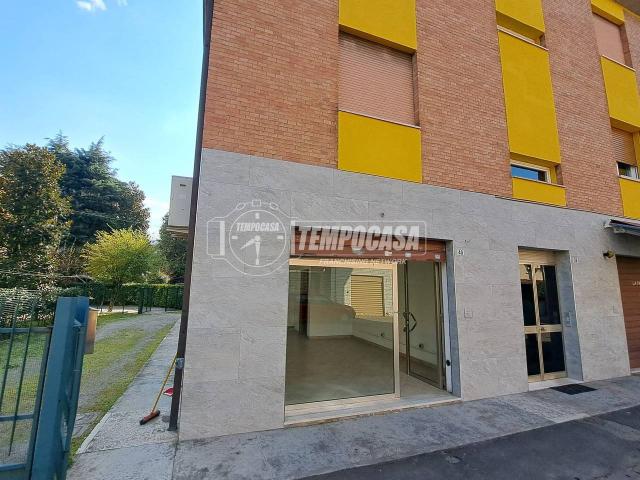 Locale Commerciale in affitto a Buon Pastore-Sant'Agnese-San Damaso, Modena