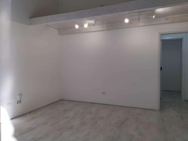 Locale Commerciale in affitto a Sant'Agnese, Modena