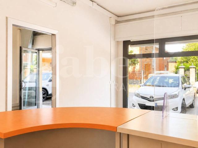 Locale Commerciale in affitto a Buon Pastore-Sant'Agnese-San Damaso, Modena