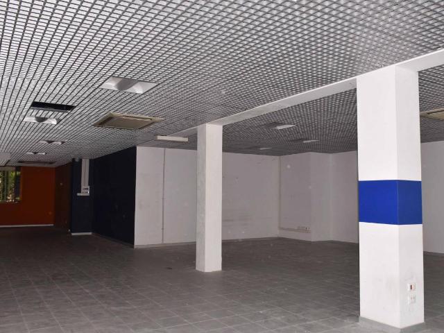 Locale Commerciale in affitto a Rotonda, Modena