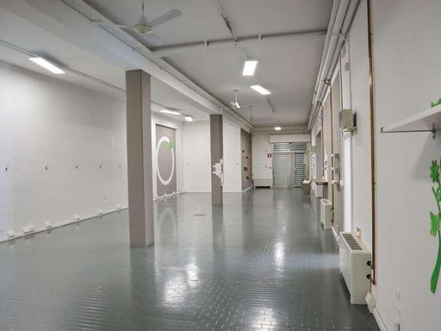 Locale Commerciale in affitto a Crocetta-San Lazzaro-Modena Est, Modena