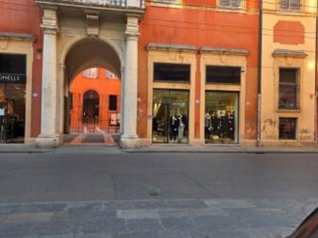 Locale Commerciale in affitto a Centro Storico, Modena