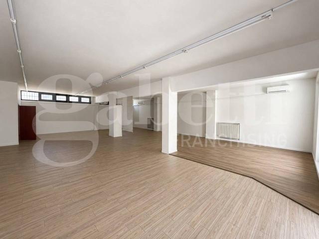 Locale Commerciale in affitto a Buon Pastore-Sant'Agnese-San Damaso, Modena