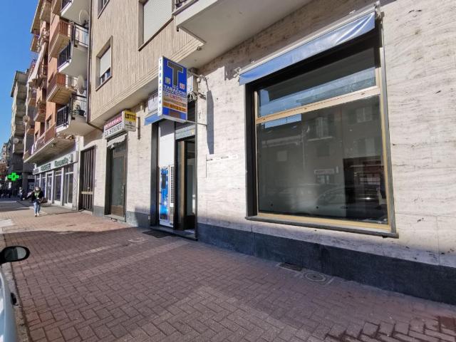 Locale Commerciale in affitto a Piemonte, Torino