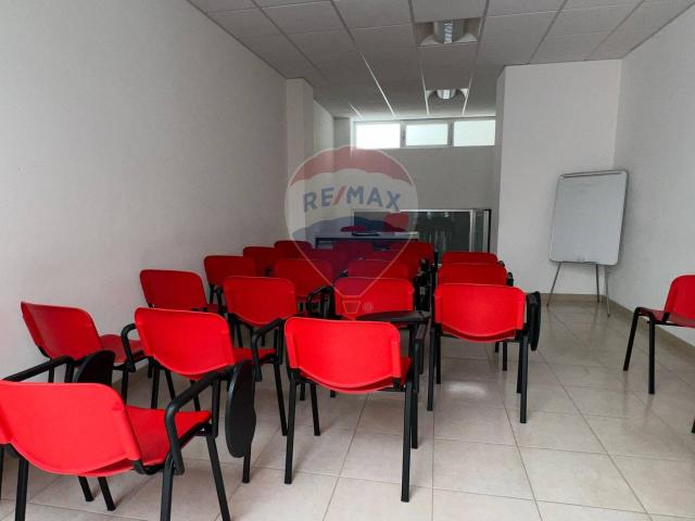 Locale Commerciale in affitto a Puglia, Bari