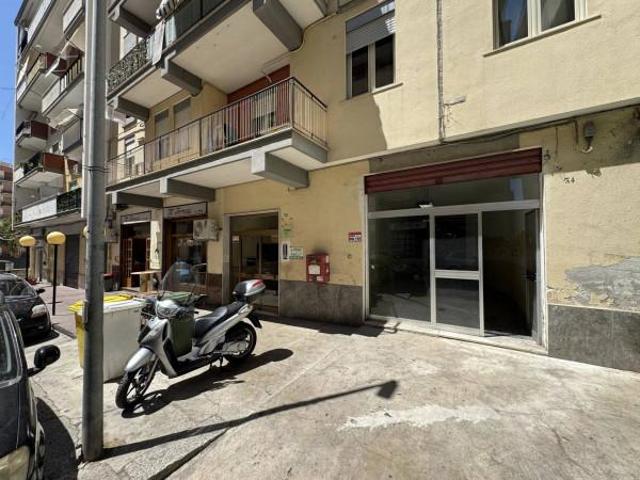 Locale Commerciale in affitto a Villaggio Santa Rosalia, Monreale
