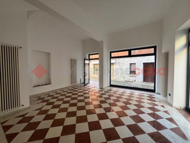 Locale Commerciale in affitto a Monselice, Veneto