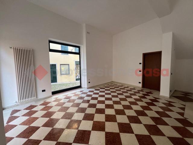 Locale Commerciale in affitto a Monselice, Veneto