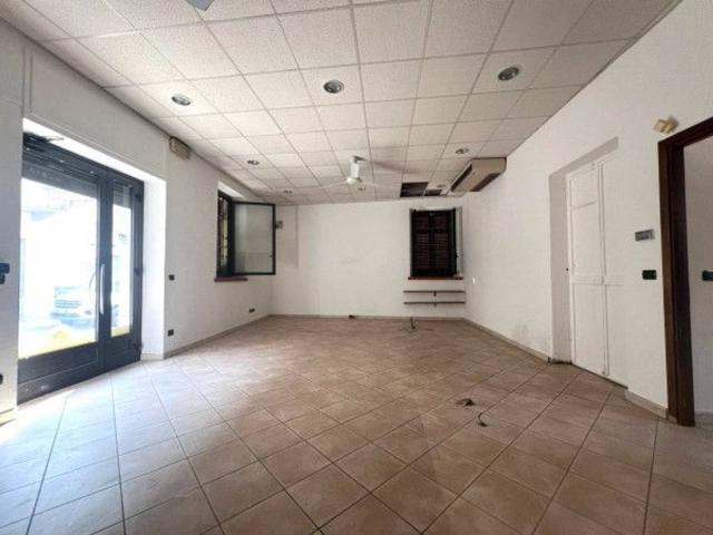 Locale Commerciale in affitto a Piemonte, Cuneo