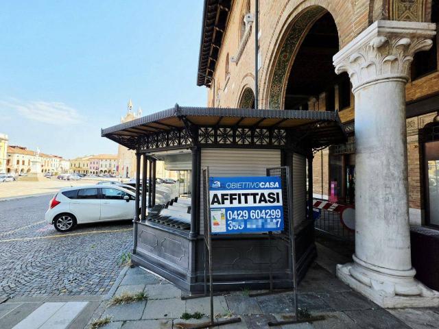 Locale Commerciale in affitto a Montagnana, Veneto