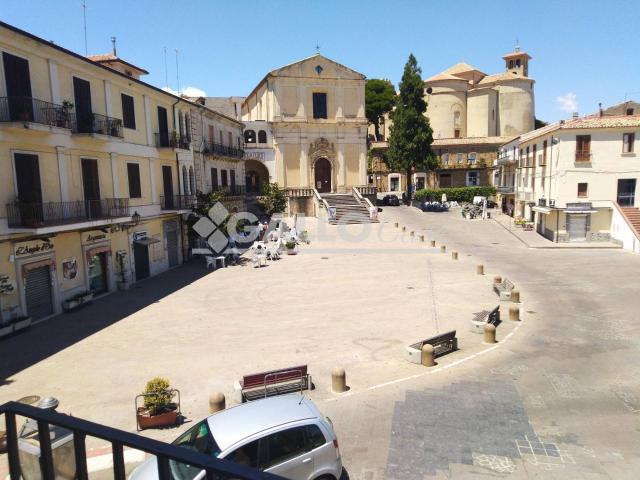 Locale Commerciale in affitto a Calabria, Cosenza