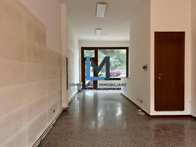 Locale Commerciale in affitto a Centro, Montebelluna