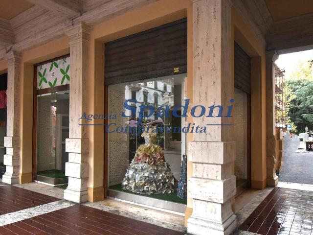 Locale Commerciale in affitto a Gallo, Montecatini Terme
