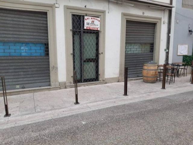 Locale Commerciale in affitto a Gallo, Montecatini Terme