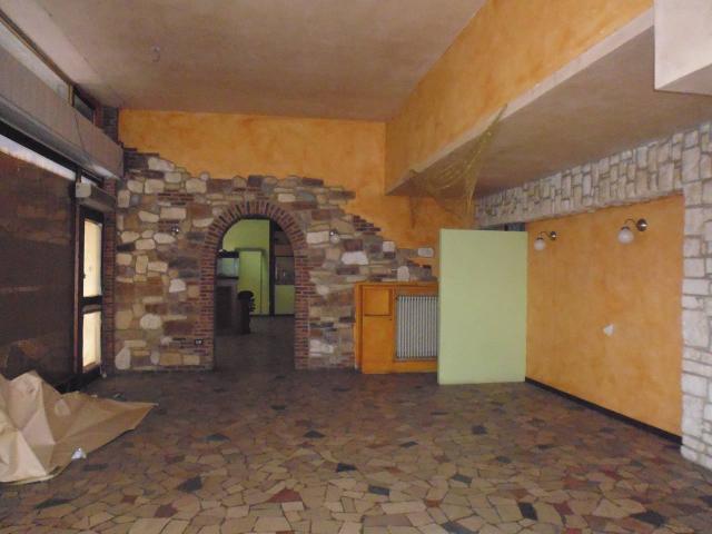 Locale Commerciale in affitto a Alte Ceccato, Montecchio Maggiore