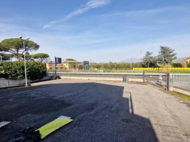 Locale Commerciale in affitto a Monte Compatri, Roma Capitale