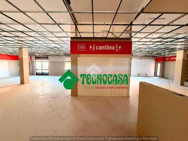 Locale Commerciale in affitto a Montefredane, Campania