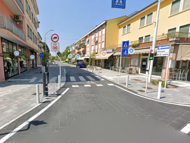 Locale Commerciale in affitto a Montegrotto Terme, Veneto