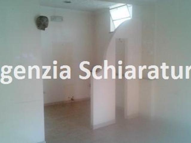 Locale Commerciale in affitto a Castello, Marche