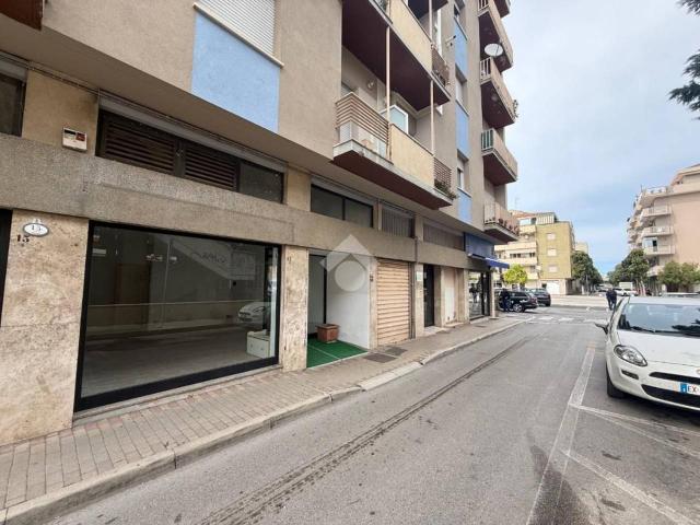 Locale Commerciale in affitto a Montesilvano, Abruzzo