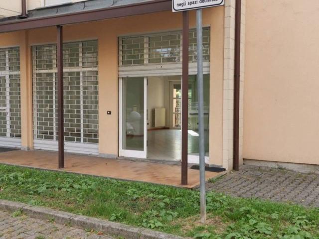 Locale Commerciale in affitto a San Fruttuoso, Monza