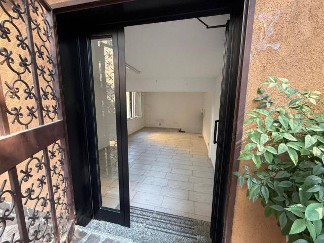 Locale Commerciale in affitto a San Giuseppe, Monza
