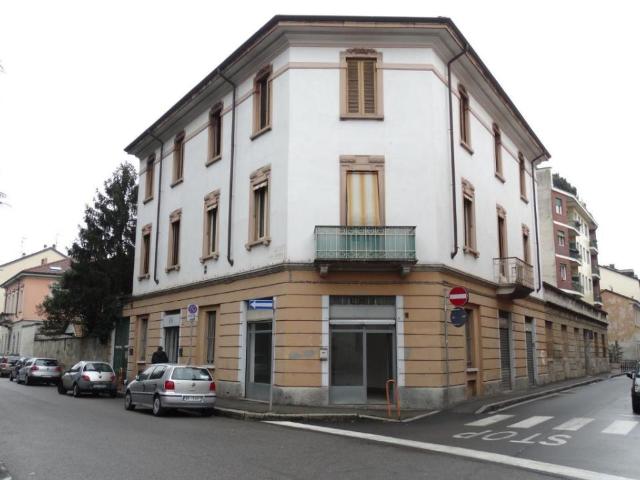 Locale Commerciale in affitto a Monza, Lombardia