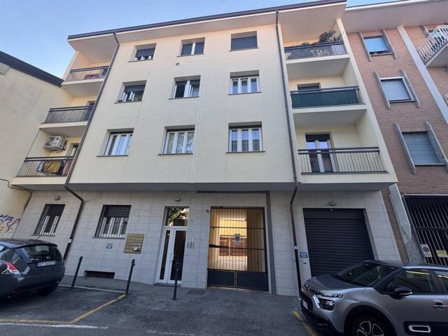 Locale Commerciale in affitto a Borghetto, Monza