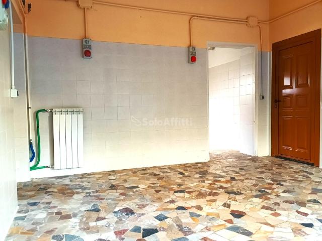 Locale Commerciale in affitto a Morazzone, Lombardia