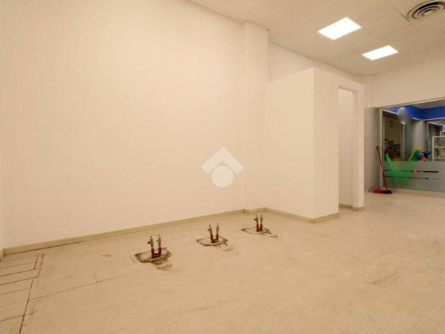 Locale Commerciale in affitto a Dorotina, Mozzo