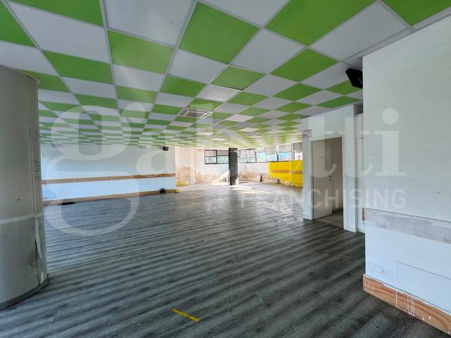 Locale Commerciale in affitto a Dorotina, Mozzo