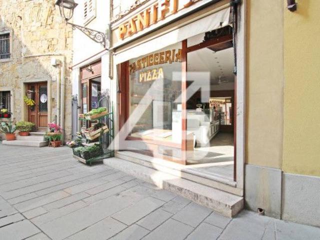 Locale Commerciale in affitto a Riostorto, Muggiò