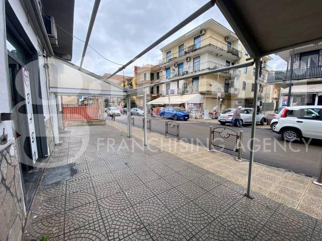 Locale Commerciale in affitto a Mugnano Di Napoli, Campania