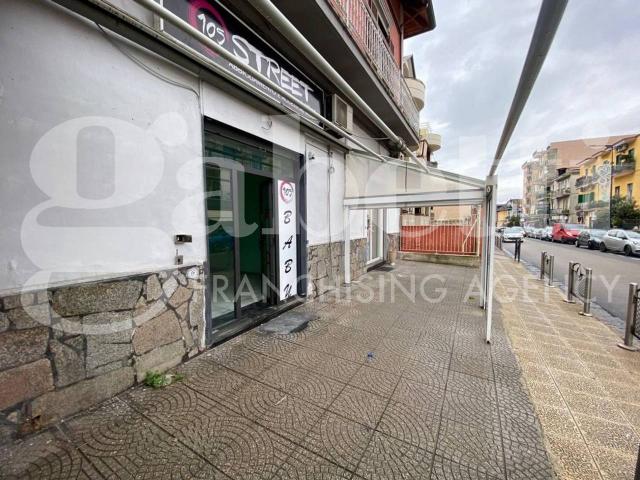 Locale Commerciale in affitto a Mugnano Di Napoli, Campania