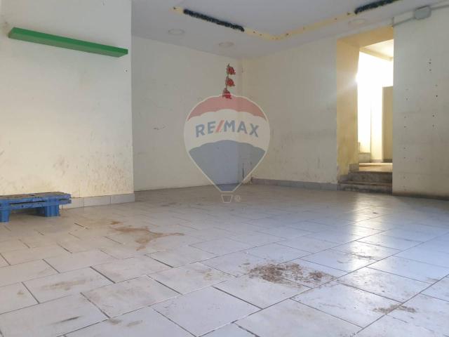 Locale Commerciale in affitto a Mugnano Di Napoli, Campania