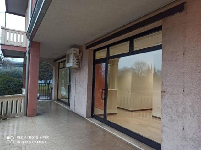 Locale Commerciale in affitto a Mussolente, Veneto