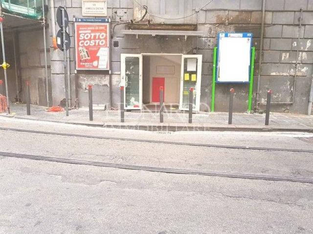 Locale Commerciale in affitto a Municipalità 1, Pizzofalcone