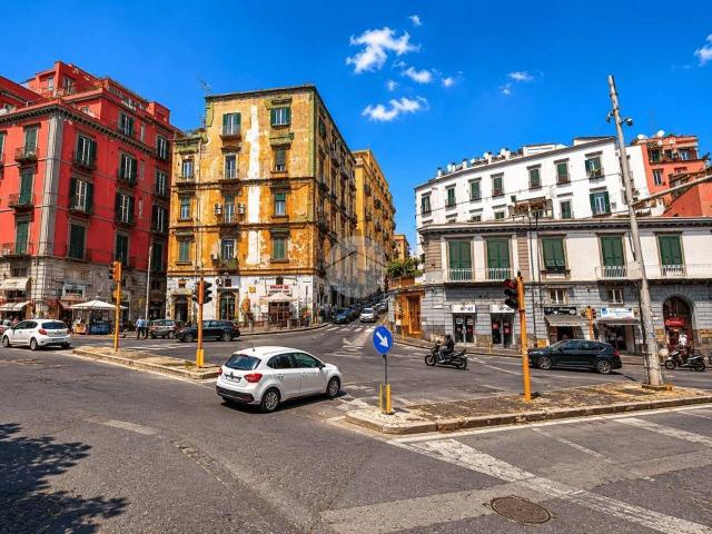 Locale Commerciale in affitto a Municipalità 2, Campania