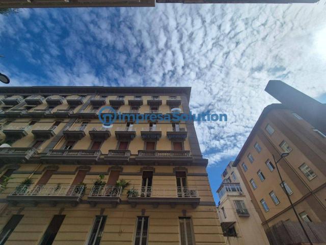 Locale Commerciale in affitto a Municipalità 1, Campania
