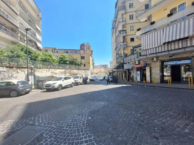 Locale Commerciale in affitto a Municipalità 5, Campania
