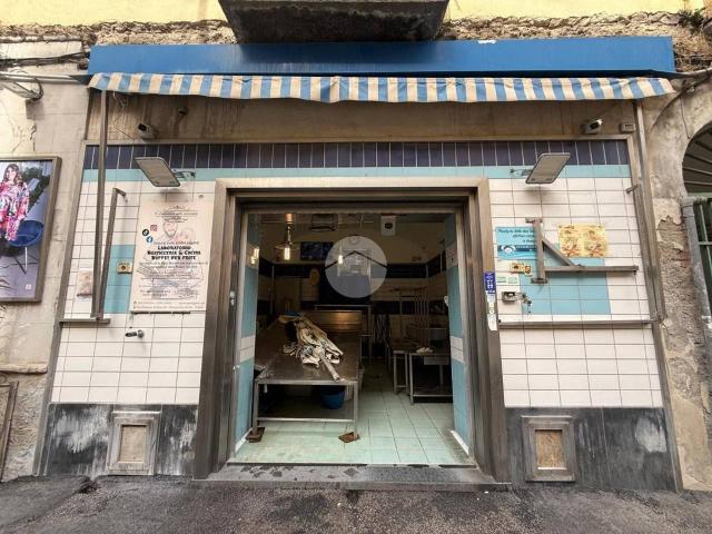 Locale Commerciale in affitto a Municipalità 10, Campania