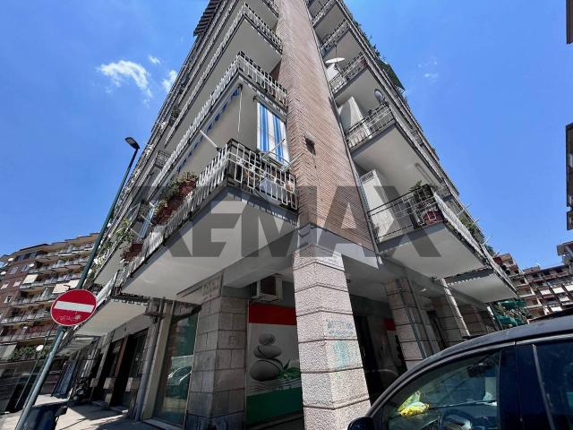 Locale Commerciale in affitto a Municipalità 5, Campania