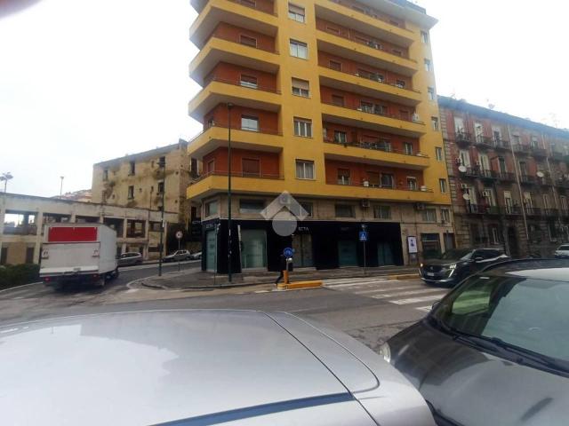 Locale Commerciale in affitto a Municipalità 10, Campania