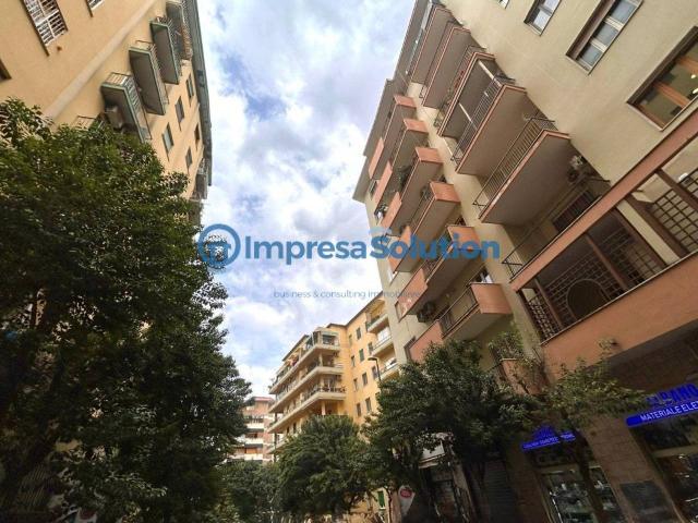 Locale Commerciale in affitto a Municipalità 5, Campania