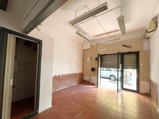 Locale Commerciale in affitto a Municipalità 5, Campania