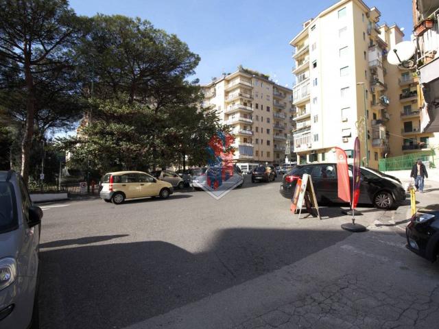 Locale Commerciale in affitto a Municipalità 10, Campania