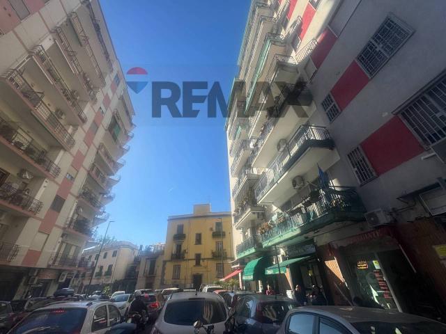 Locale Commerciale in affitto a Municipalità 5, Campania