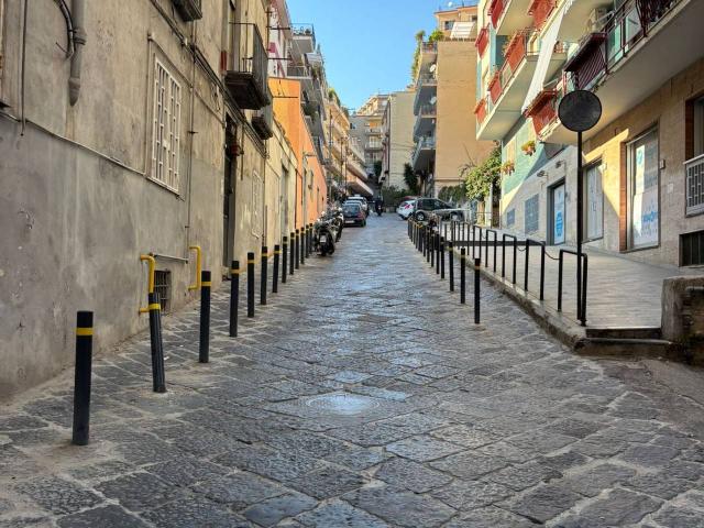 Locale Commerciale in affitto a Municipalità 1, Campania