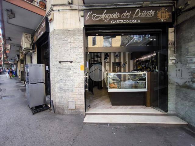 Locale Commerciale in affitto a Municipalità 5, Campania